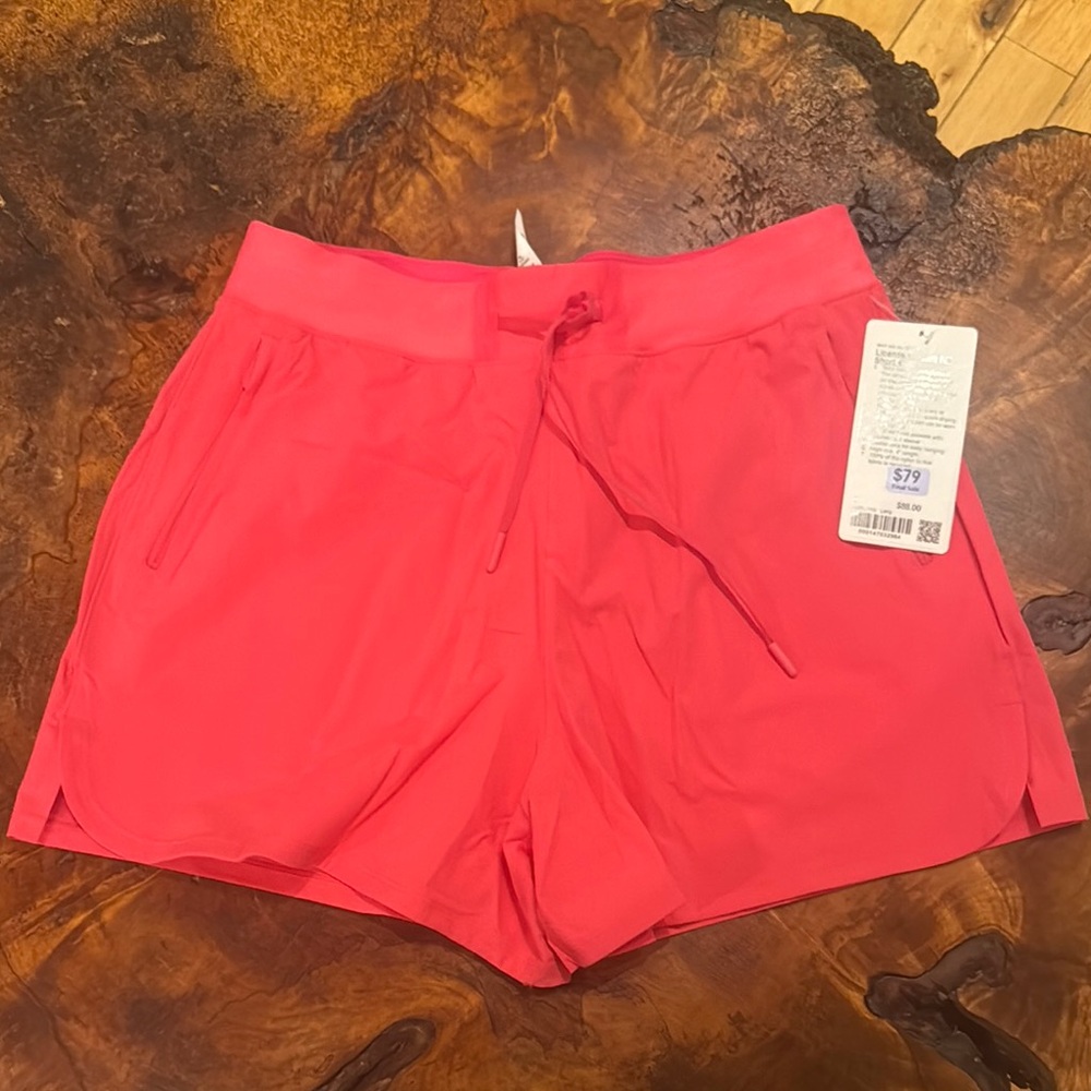 NWT Lululemon license to train HR short 4" size 8